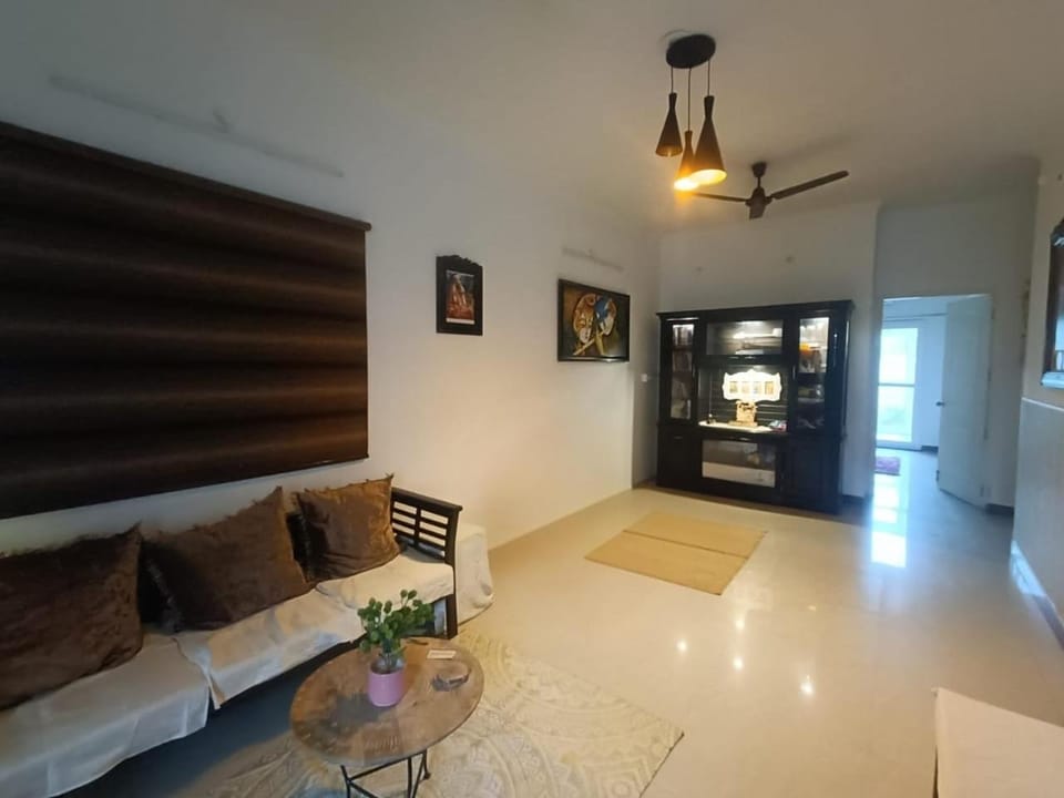 Apartment with Giriraj View I On Parikrama Marg I Near Daan Ghati & ISKCON Apartment in Uttar Pradesh