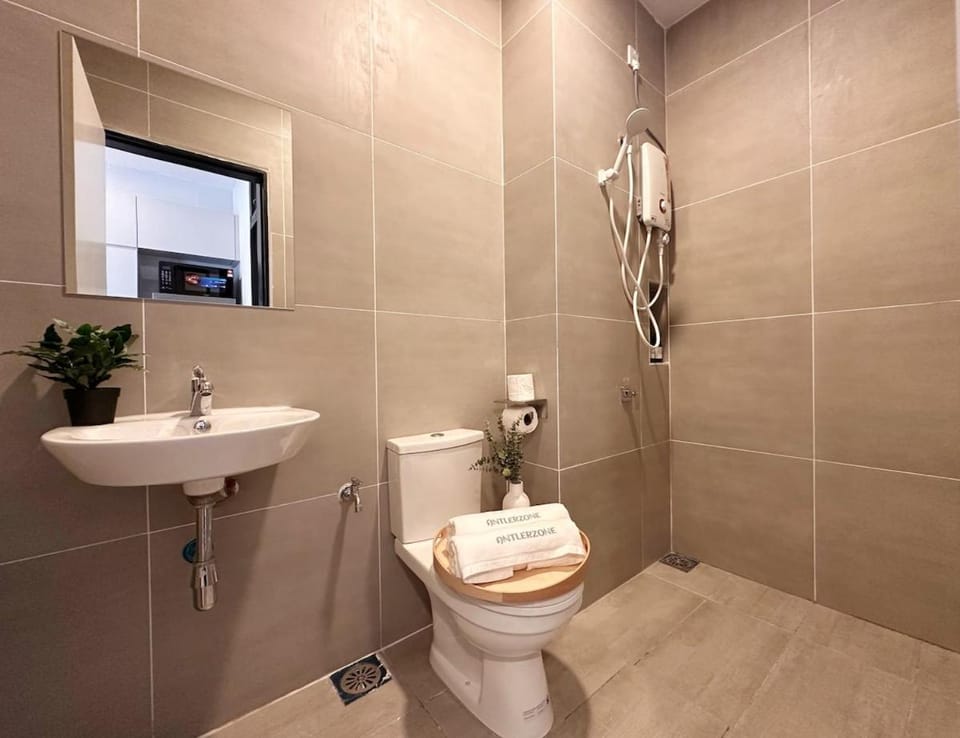 Shower, Toilet, Bathroom