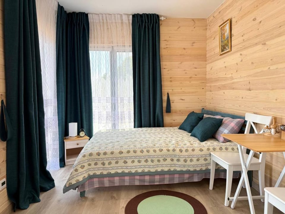 Bed, Living room, Photo of the whole room, Seating area, Dining area, Bedroom