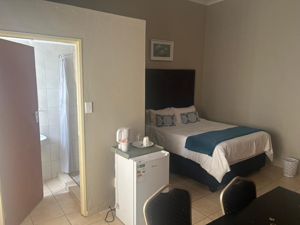 C'est Si Bon Accommodation at 53 Van Heerden Mokopane Capsule hotel in South Africa