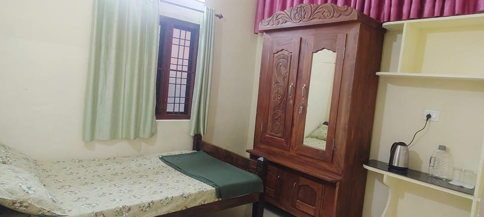 Bed, Photo of the whole room, Bedroom, wardrobe
