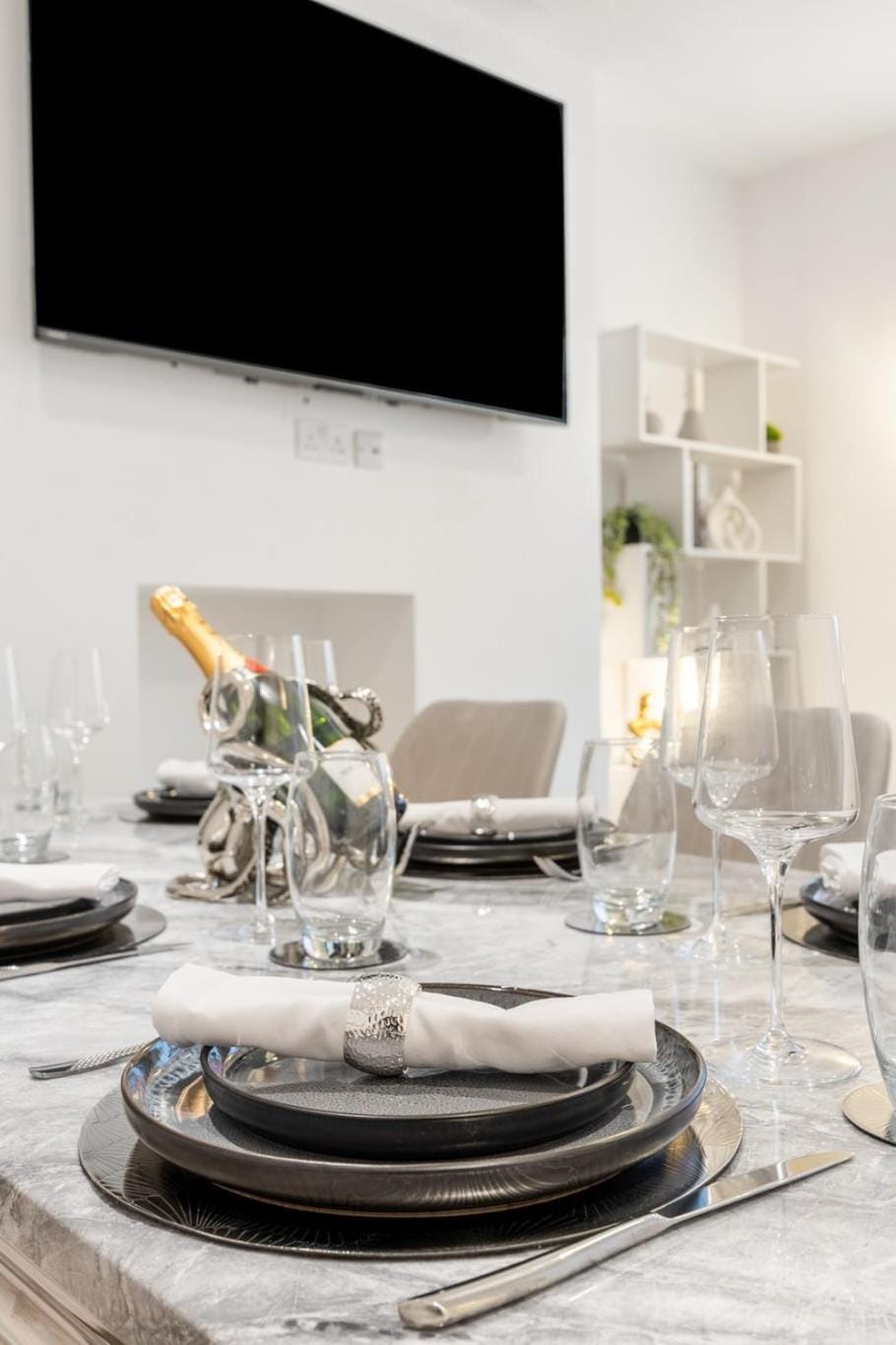 TV and multimedia, Dining area