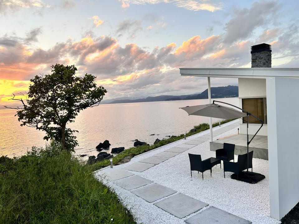 Property building, Balcony/Terrace, Sea view, Sunset