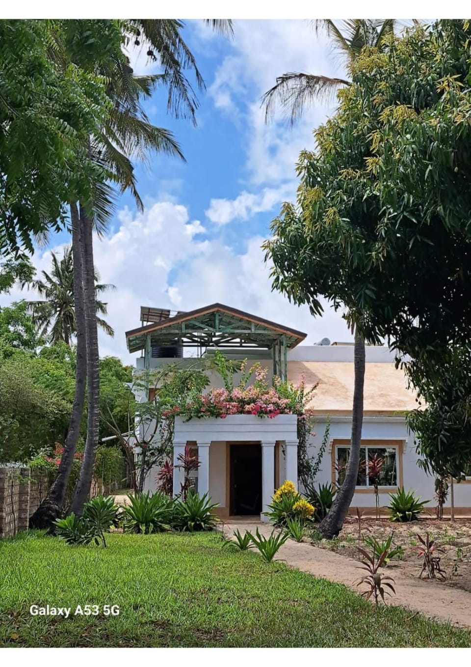Property building, Facade/entrance, Garden view