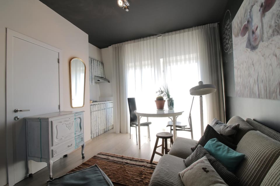 A Place Antwerp - Boutique Suites & Flats - Marnixplaats 15 Bed and Breakfast in Antwerp
