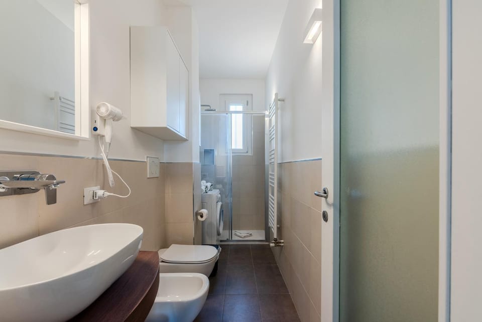 Shower, Toilet, Bathroom, bidet, towels