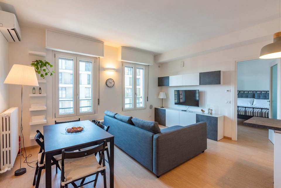 TV and multimedia, Living room, Seating area, Dining area, air conditioner