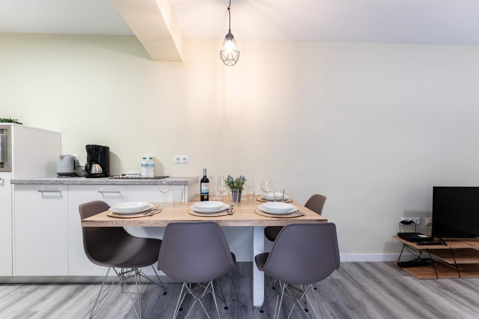 TV and multimedia, Dining area