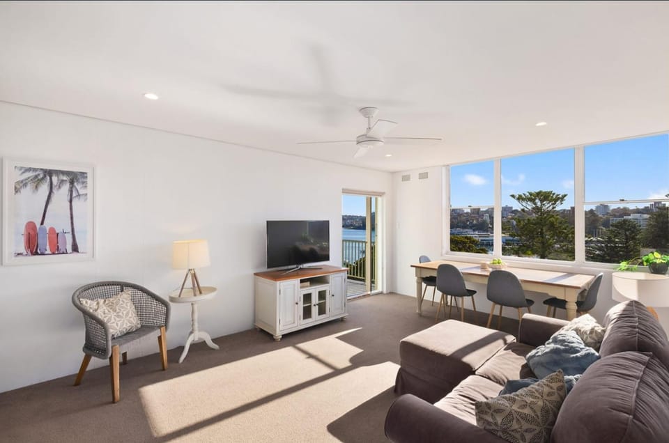 KozyGuru | Manly | Steps from the Coastal Bliss Apartment in Manly