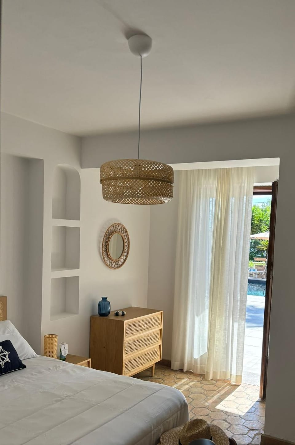 Photo of the whole room, Bedroom