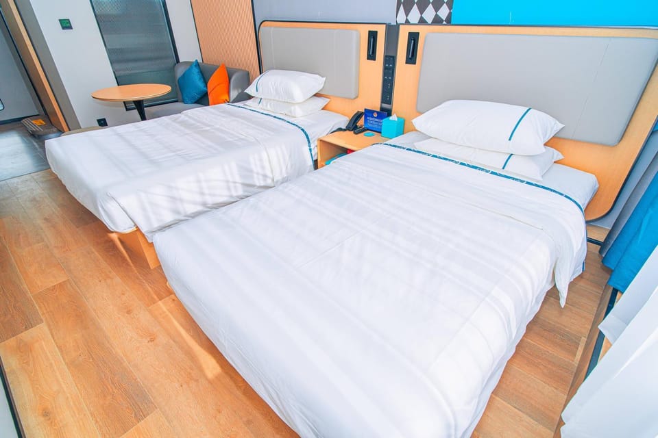 Photo of the whole room, Bedroom