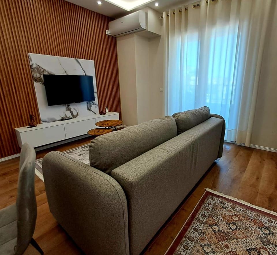 Communal lounge/ TV room, TV and multimedia, Living room, Seating area, Evening entertainment