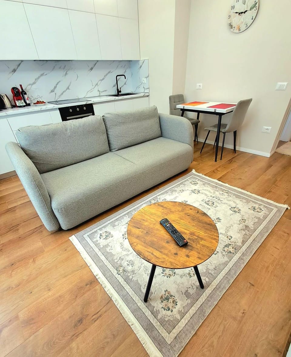 Kitchen or kitchenette, Living room, Seating area, Dining area, stove