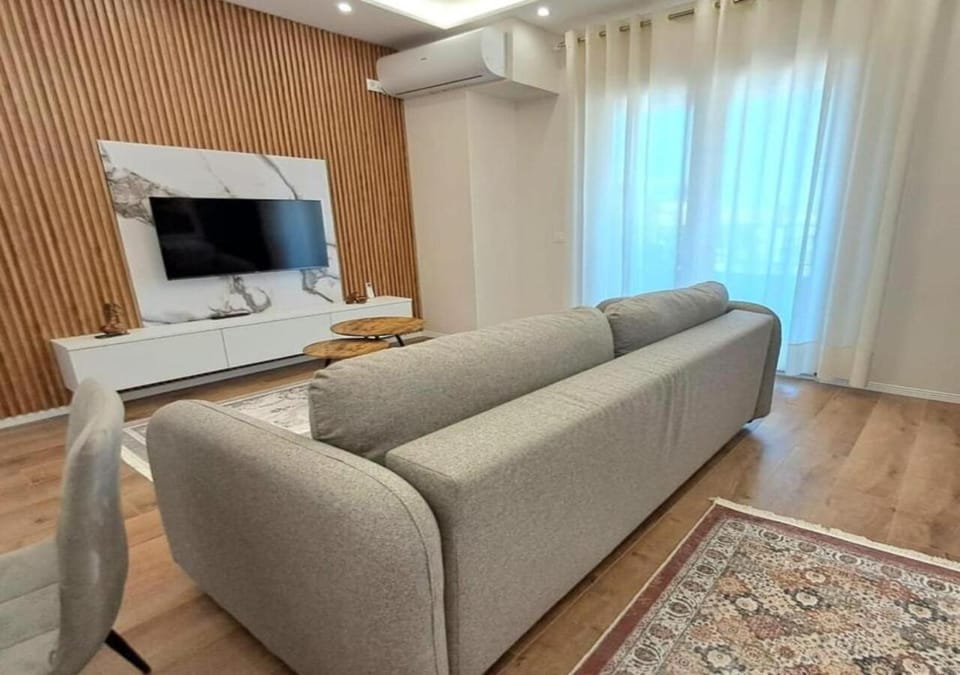 TV and multimedia, Living room, Seating area, Evening entertainment