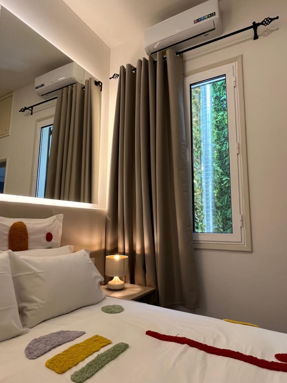 Bed, Bedroom, air conditioner
