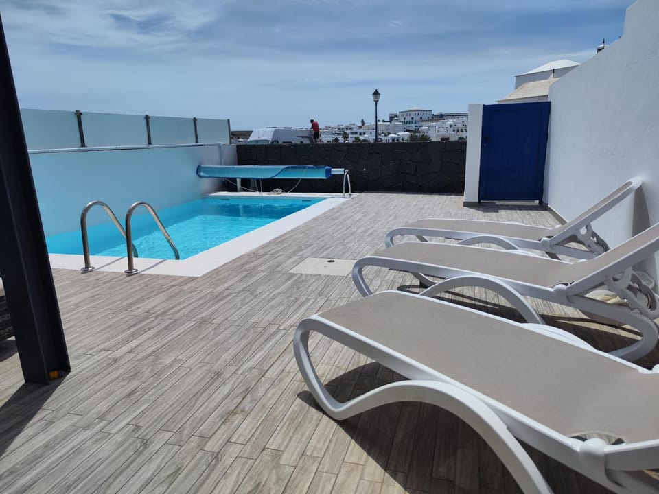 Day, View (from property/room), Balcony/Terrace, Pool view, Swimming pool, sunbed