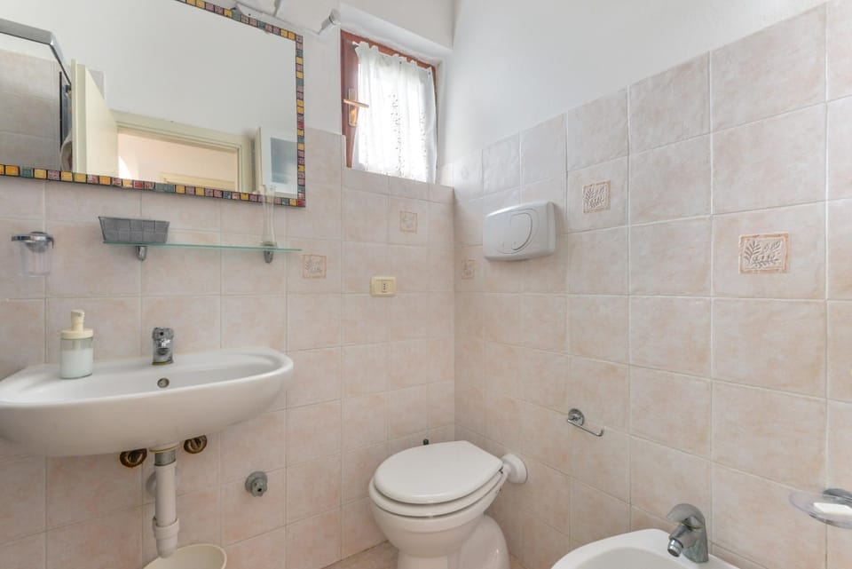 Bathroom, Living room