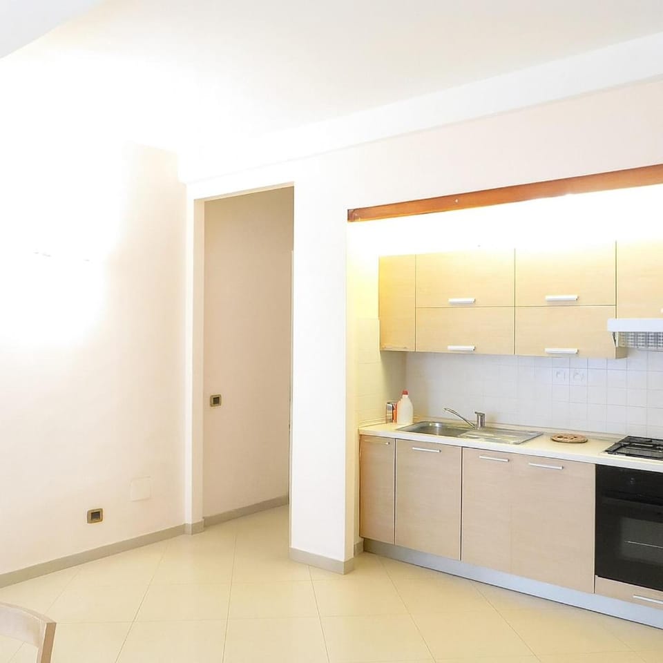 Kitchen or kitchenette, oven, stove