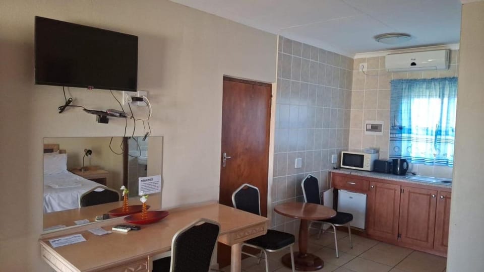 C'est Si Bon Accommodation at 03 Beitel, Mokopane Motel in South Africa