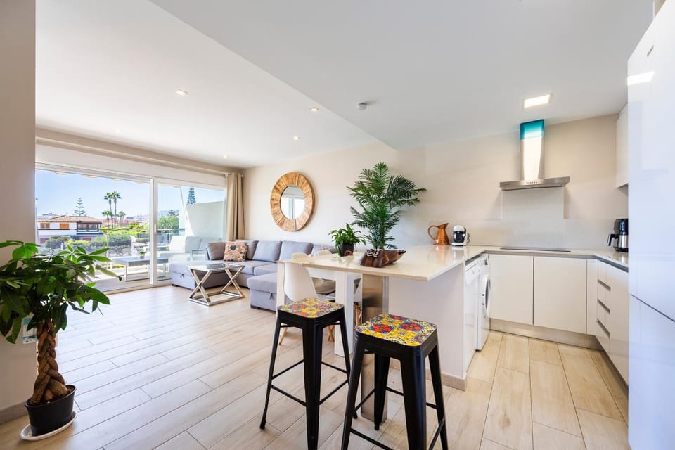Property building, Kitchen or kitchenette, Living room