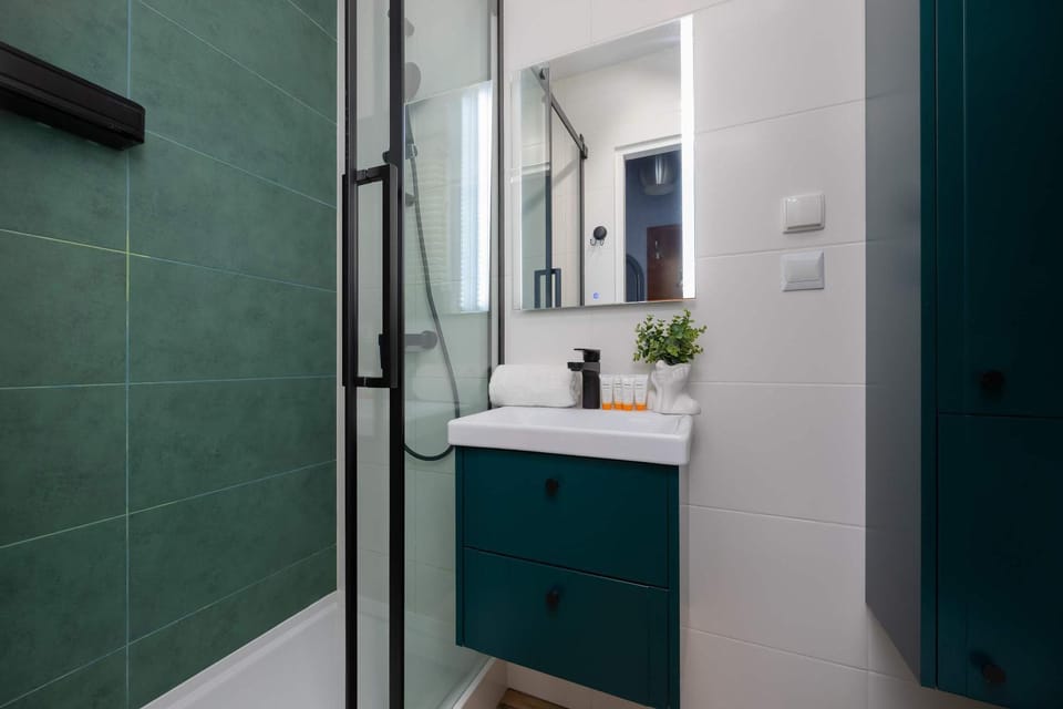 Shower, Bathroom