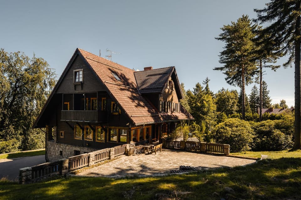 Property building, Garden, Balcony/Terrace