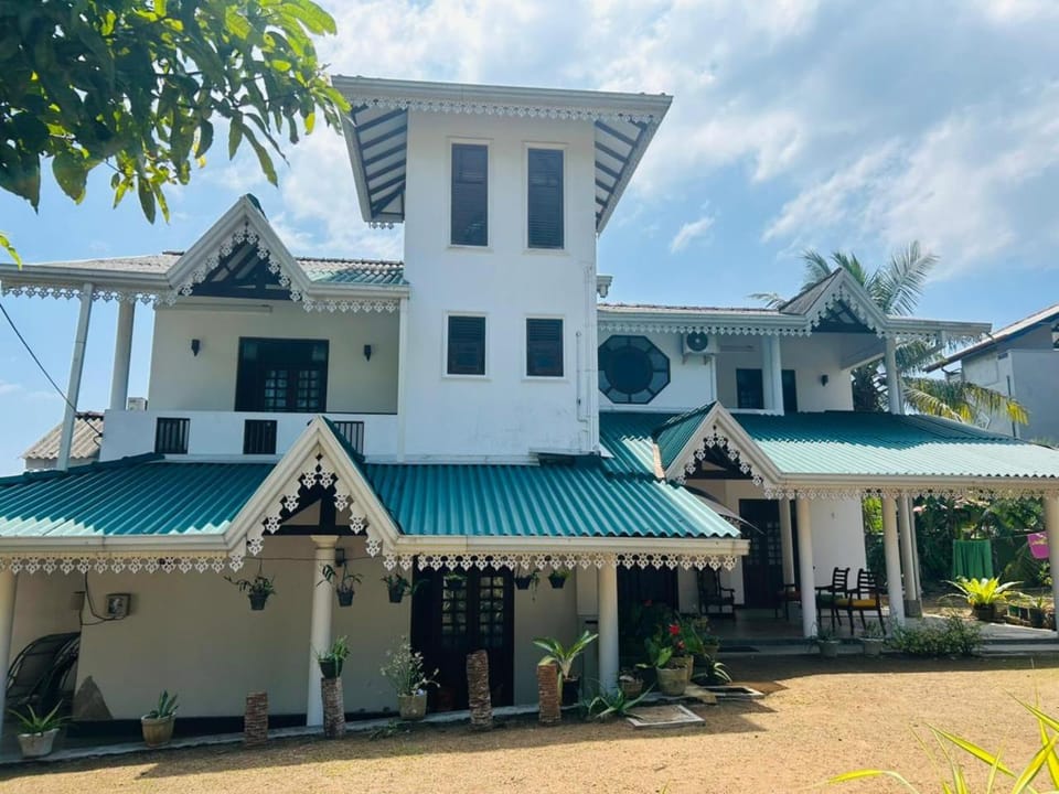 Dinila Villa Villa in Hikkaduwa