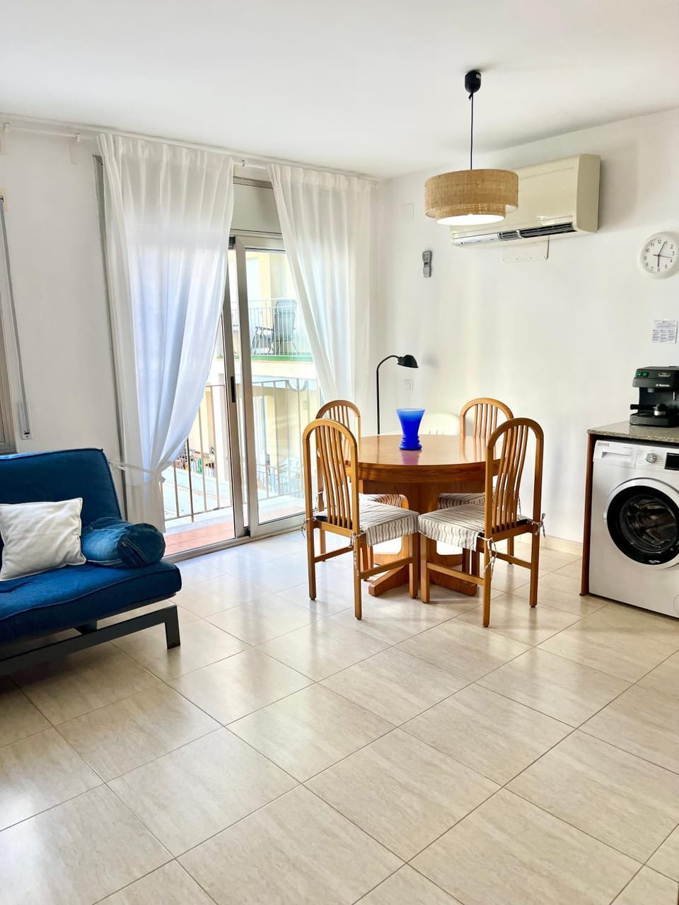 Living room, Dining area, air conditioner