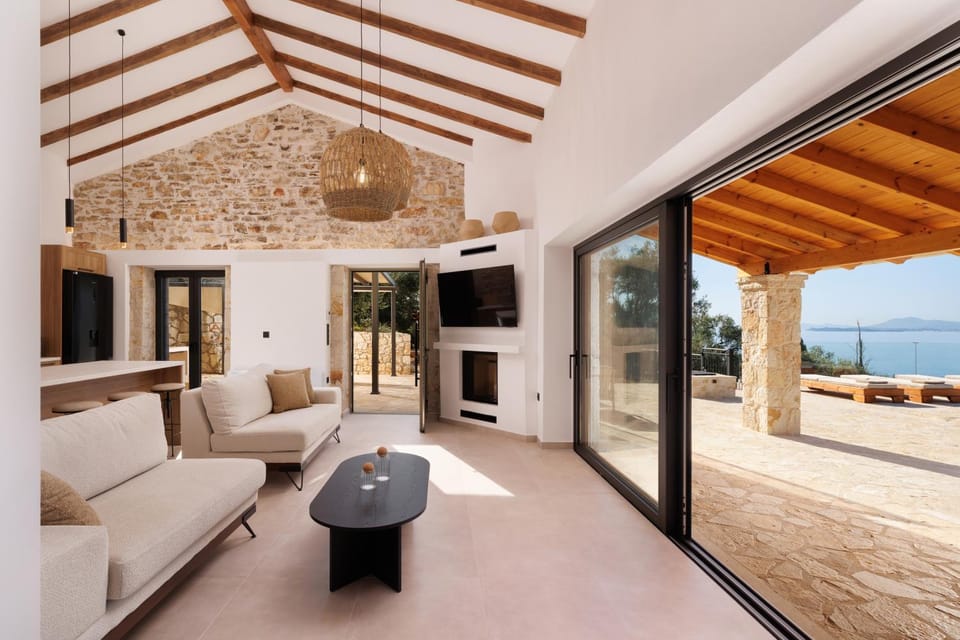 Communal lounge/ TV room, TV and multimedia, View (from property/room), Living room, Seating area, Sea view