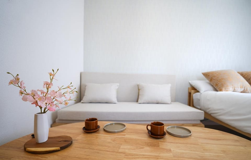 Photo of the whole room, Bedroom