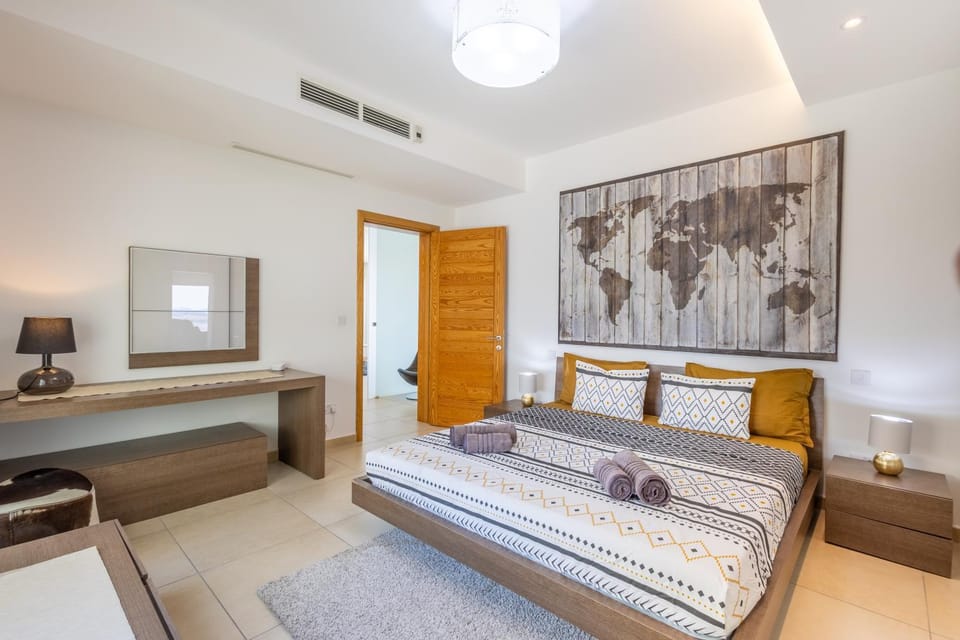 Bed, Bedroom, towels, wardrobe