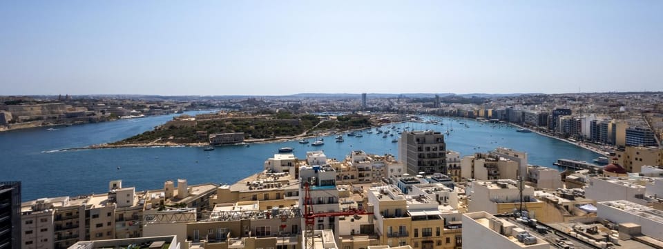 City view, Sea view