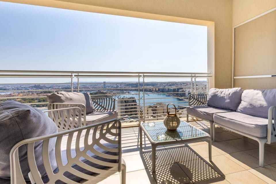 Day, Balcony/Terrace, City view
