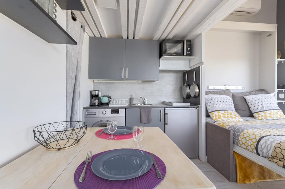 Property building, Kitchen or kitchenette, Living room
