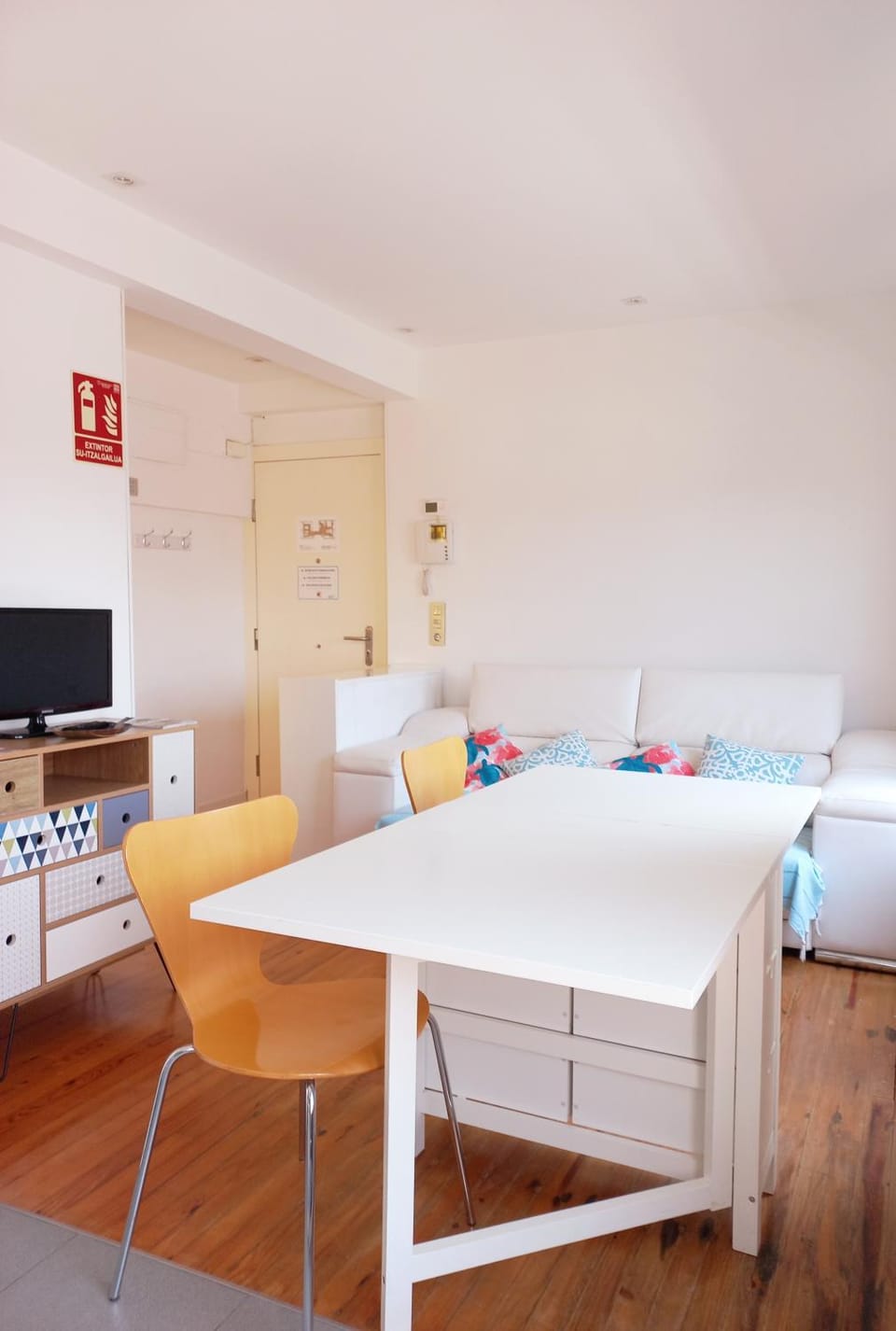 Communal lounge/ TV room, Living room, Dining area