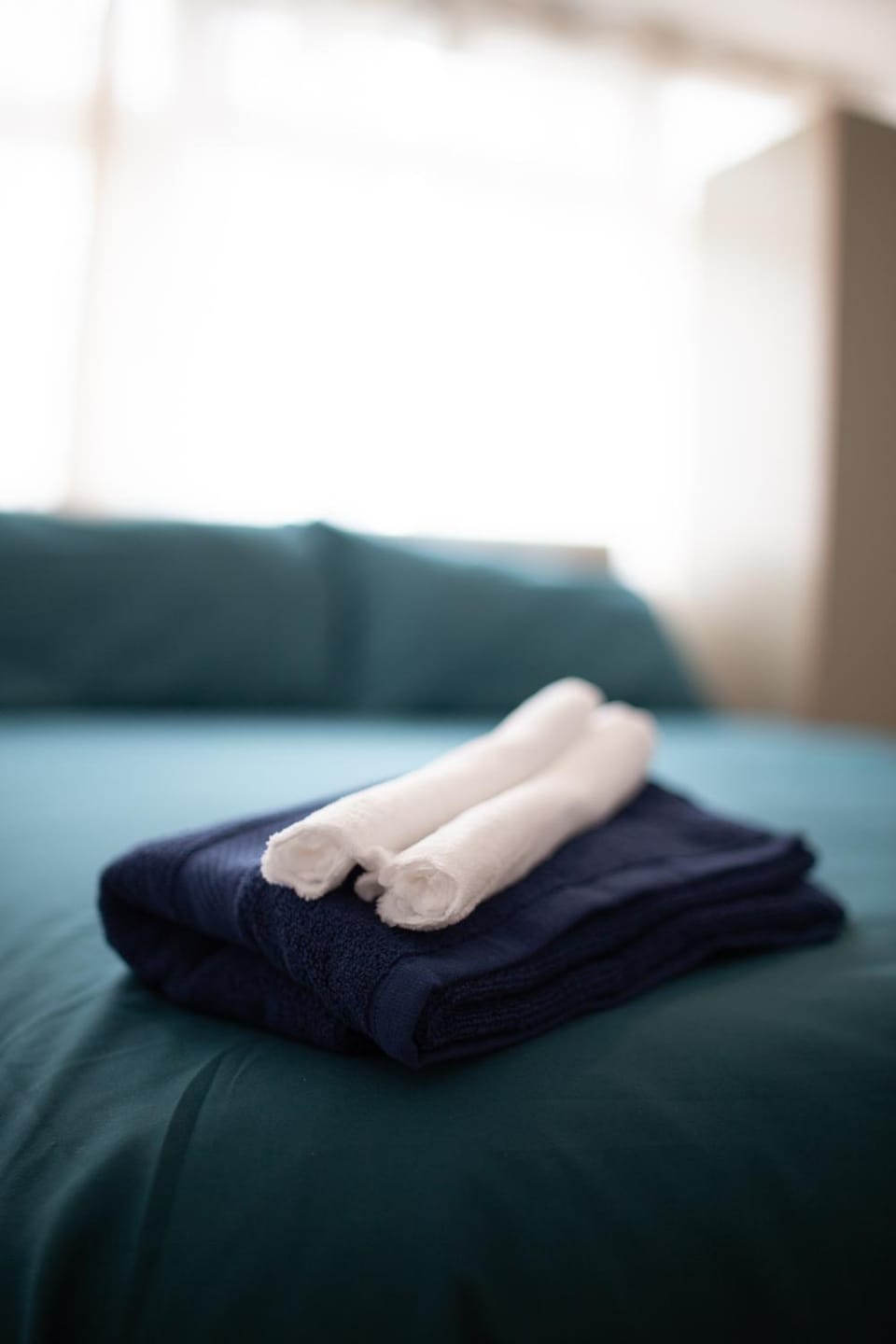 Bed, towels
