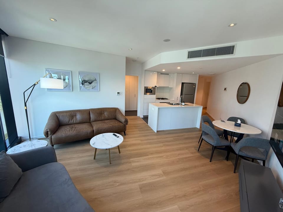 Amazing city & river views Level 37th Skytower Apartment in Kangaroo Point