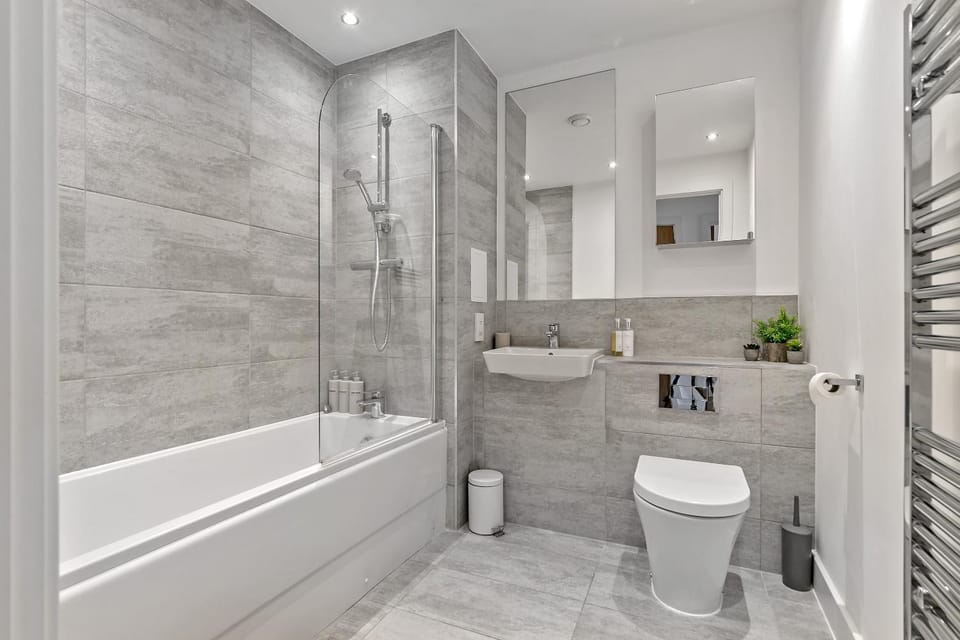 Shower, Toilet, Bathroom, Bath