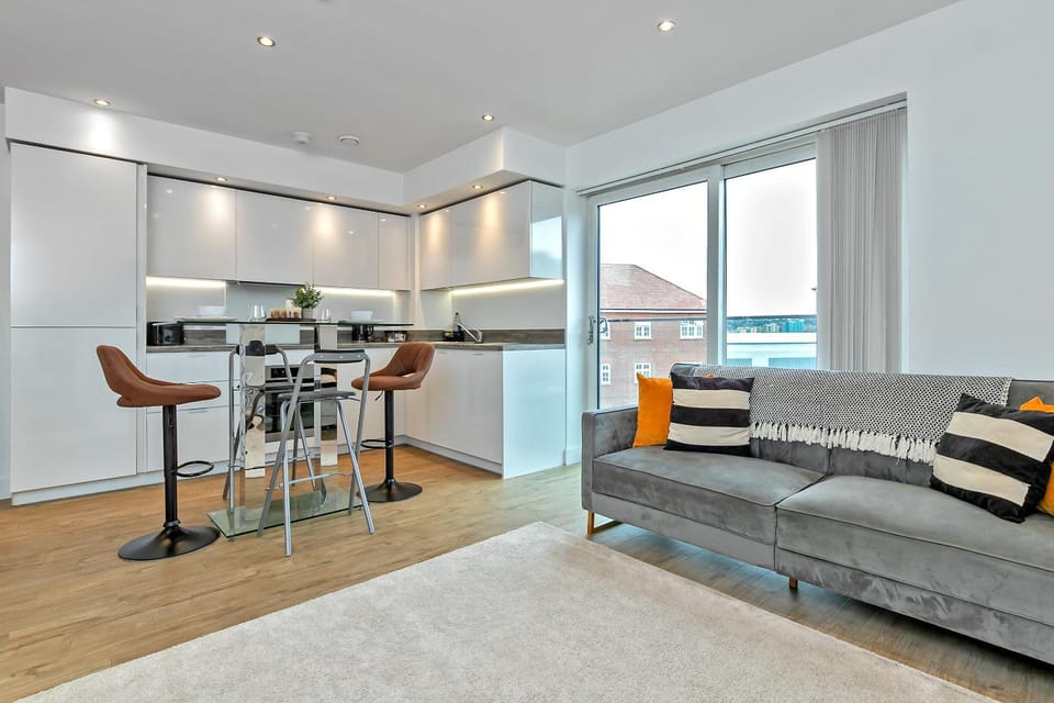Kitchen or kitchenette, Living room, Seating area, Dining area