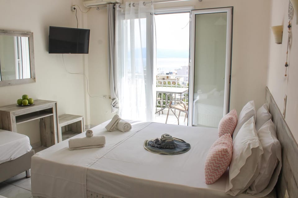Photo of the whole room, Bedroom, Sea view