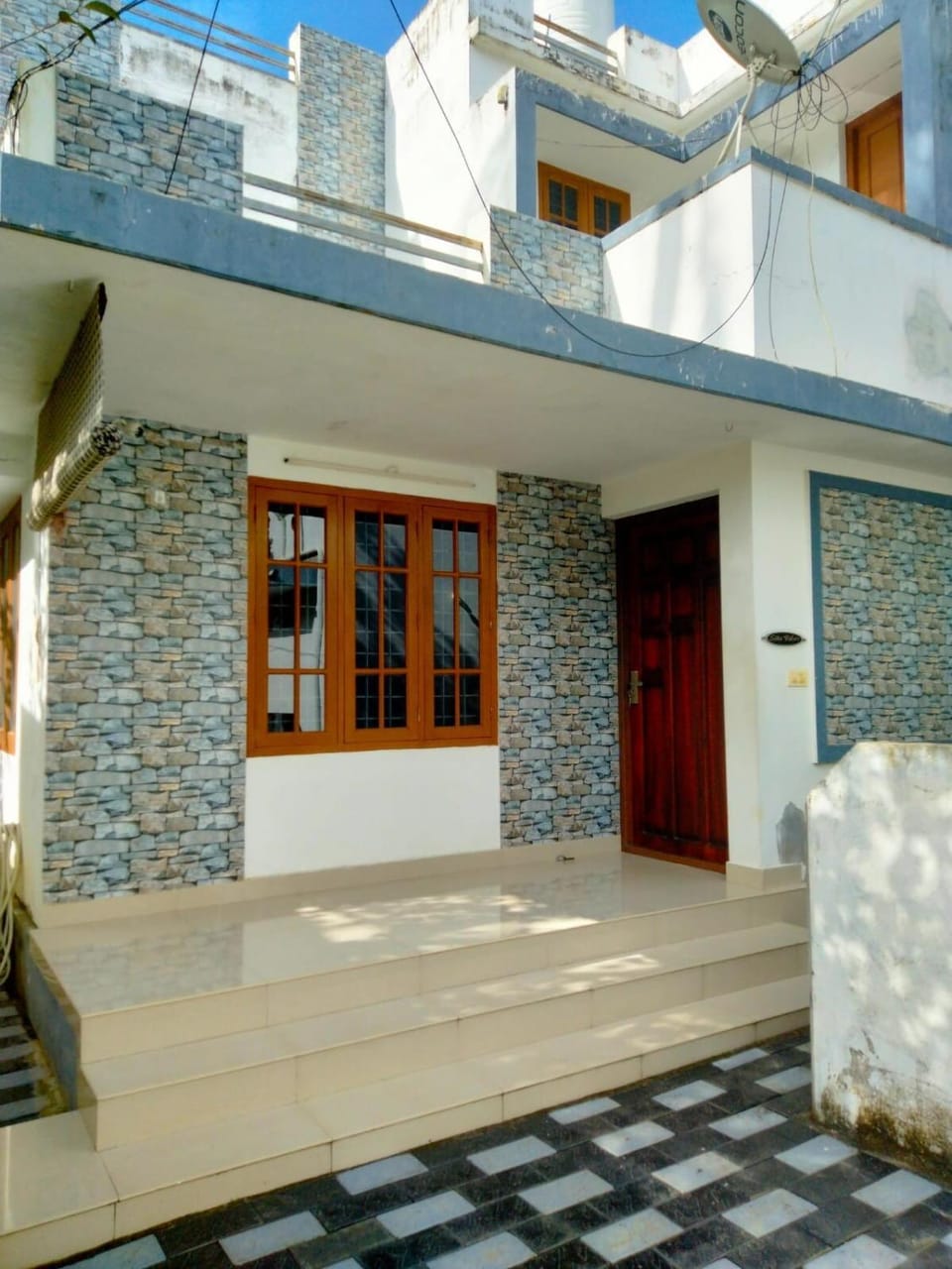 Facade/entrance