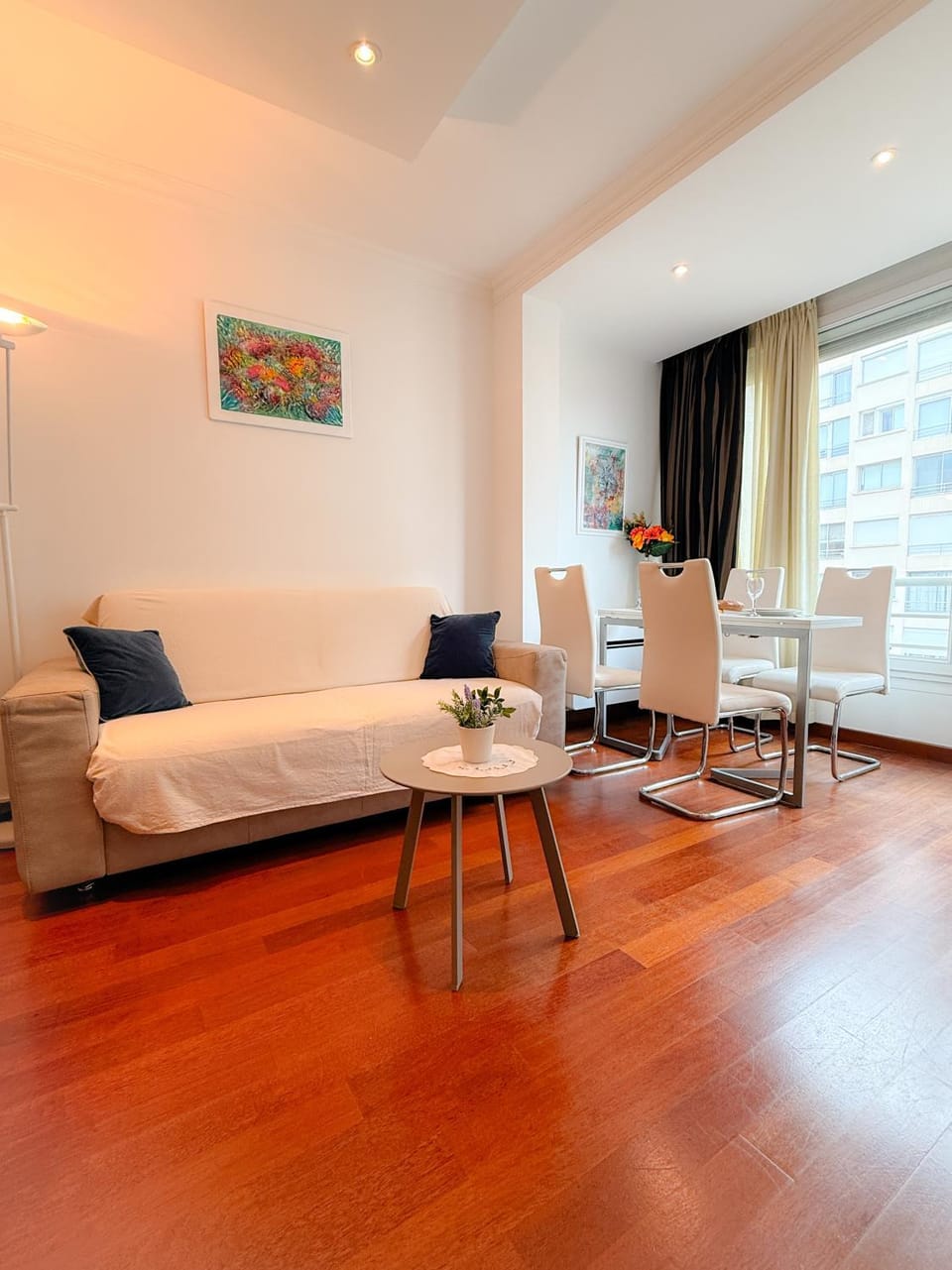 TV and multimedia, Living room, Seating area, Dining area