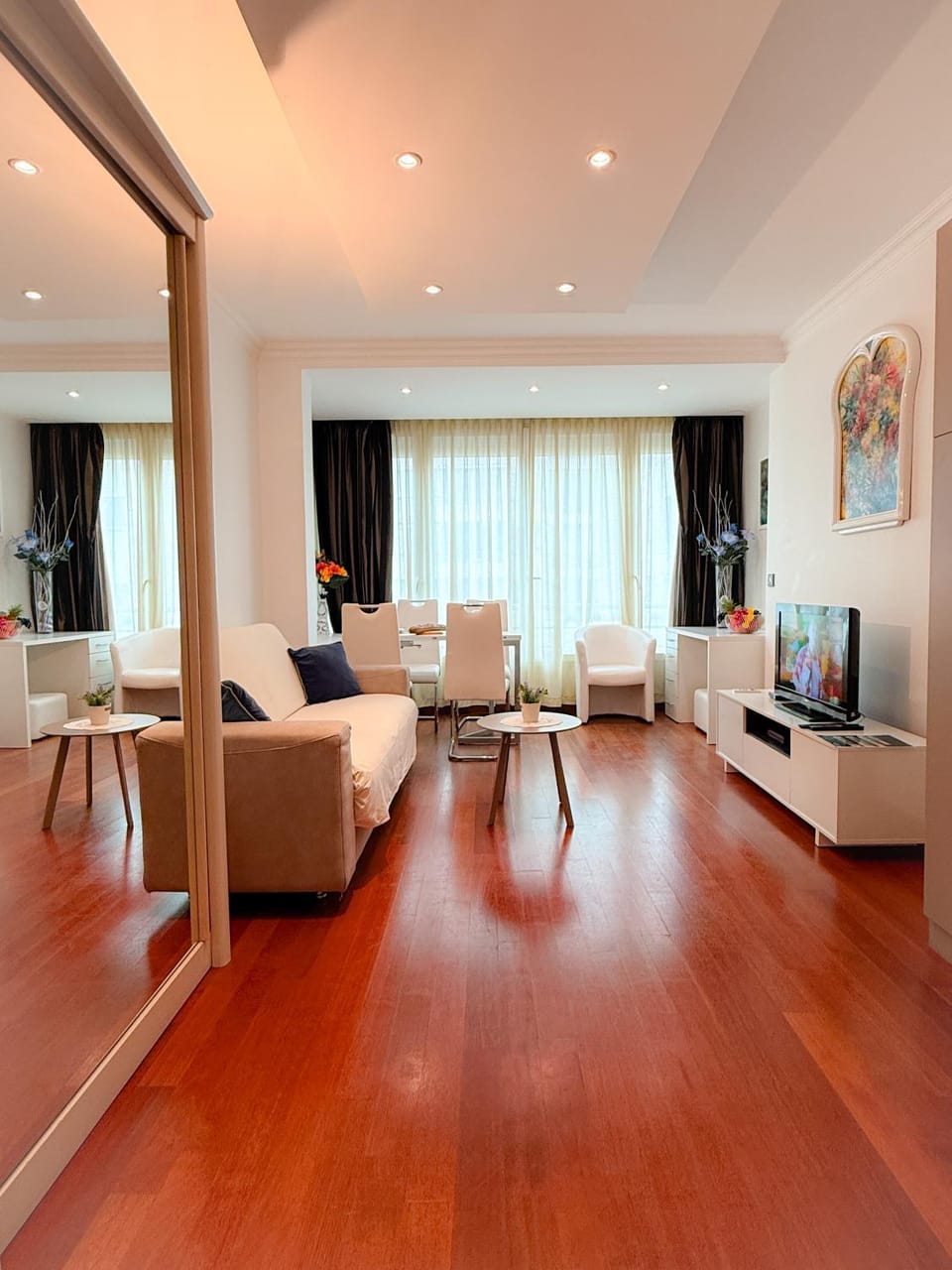 TV and multimedia, Living room, Photo of the whole room, Seating area