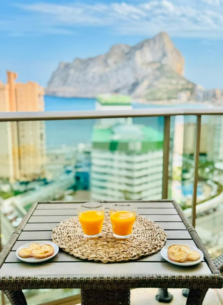 Day, Natural landscape, View (from property/room), Balcony/Terrace, Dining area, Sea view