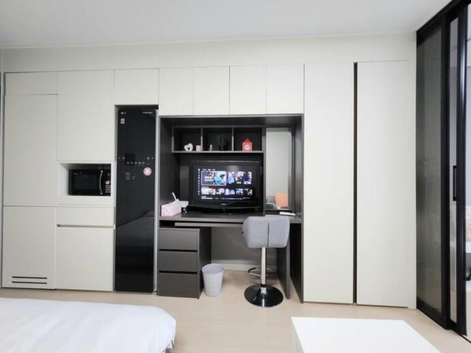 Busan#Gwangalli#High floor ocean view#1min from the beach Bed and Breakfast in Busan