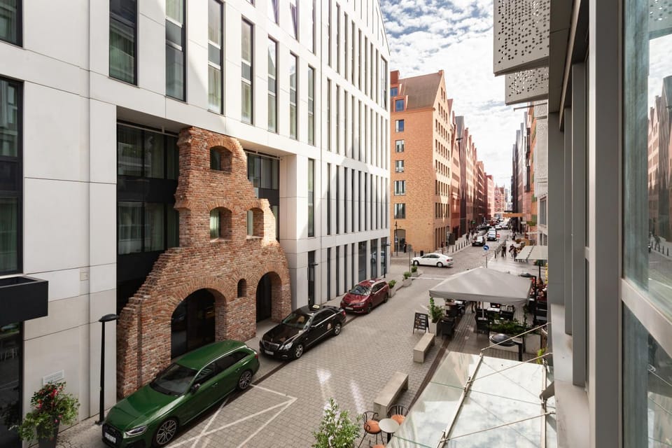 Property building, Neighbourhood, City view, Location
