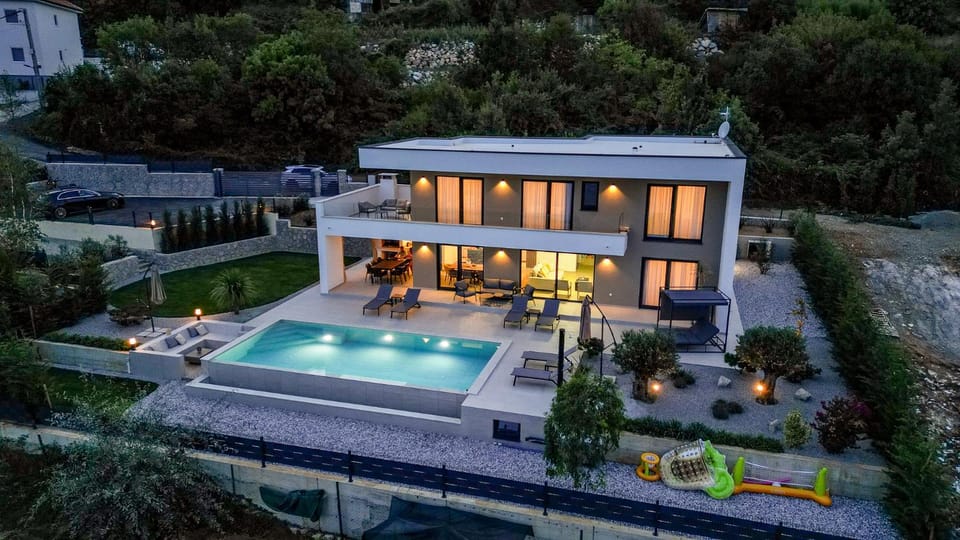 Property building, Garden, Garden view, Swimming pool