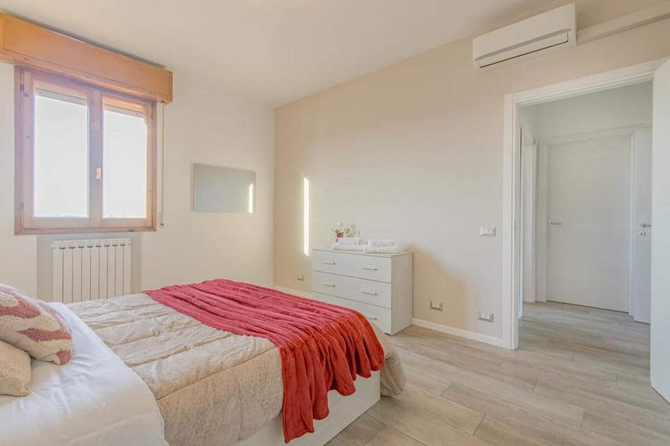 Bed, Photo of the whole room, Bedroom, towels, wardrobe, air conditioner