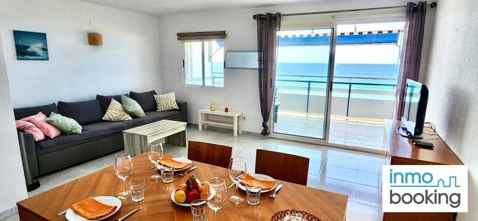 Communal lounge/ TV room, Natural landscape, TV and multimedia, Living room, Dining area, Beach, Sea view