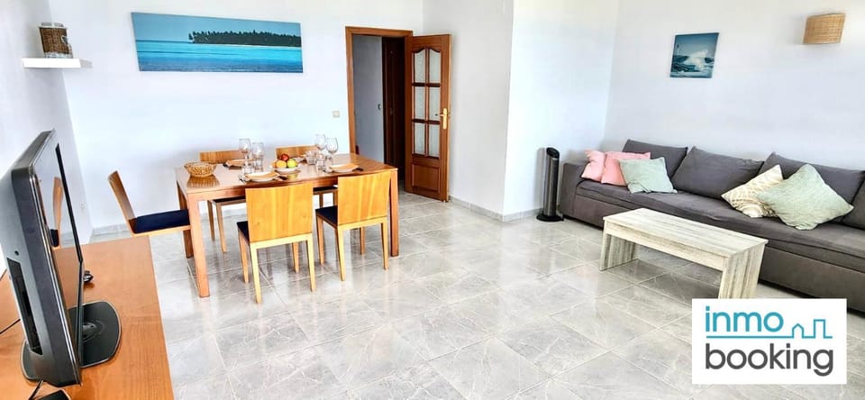 TV and multimedia, Living room, Seating area, Dining area